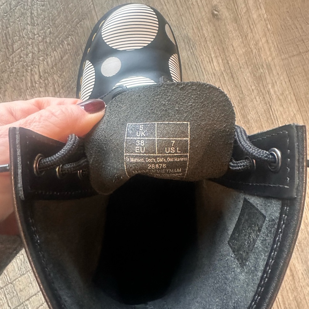 Dr. Martens 1460 Yayoi Polka Dot Black/white Lace Up Boots. Size 7 - Picture 5 of 7